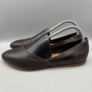 Toms Flats Women’s Size 9 Brown Alligator Print Faux Leather Slip On